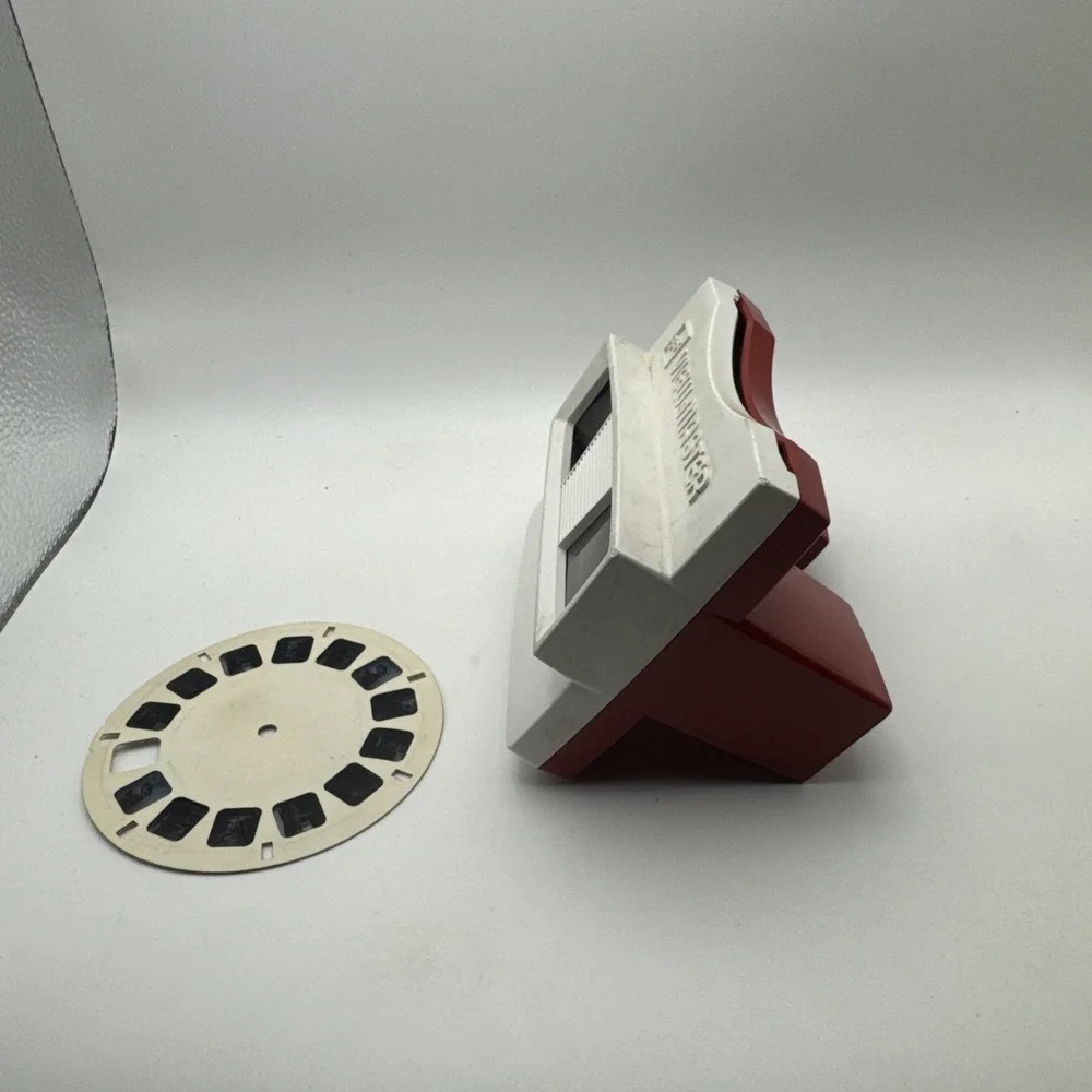 VINTAGE VIEW-MASTER - Vintage Red & White with Blue Lever - GAF - 3-D Viewer
